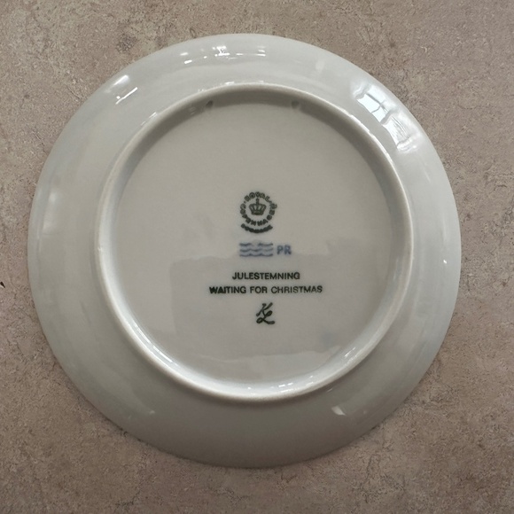 Royal Copenhagen Annual Blue Christmas 4 Plates Vintage Denmark 1981, 82, 83, 84 - Picture 8 of 16